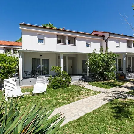 Aparthotel Corinthia 3*