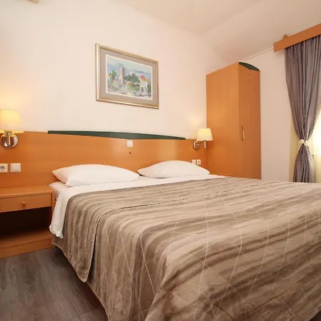 Corinthia Aparthotel 3*