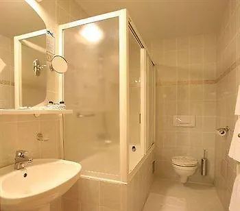 Corinthia Aparthotel 3*