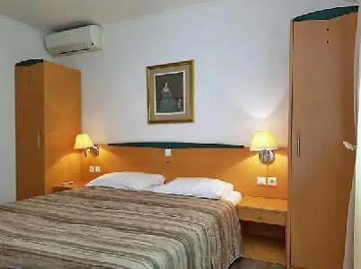 Ξενοδοχείο με διαμερίσματα Corinthia