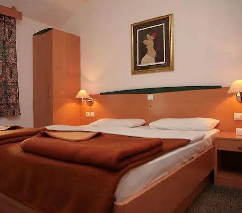 Ξενοδοχείο με διαμερίσματα Corinthia 3*